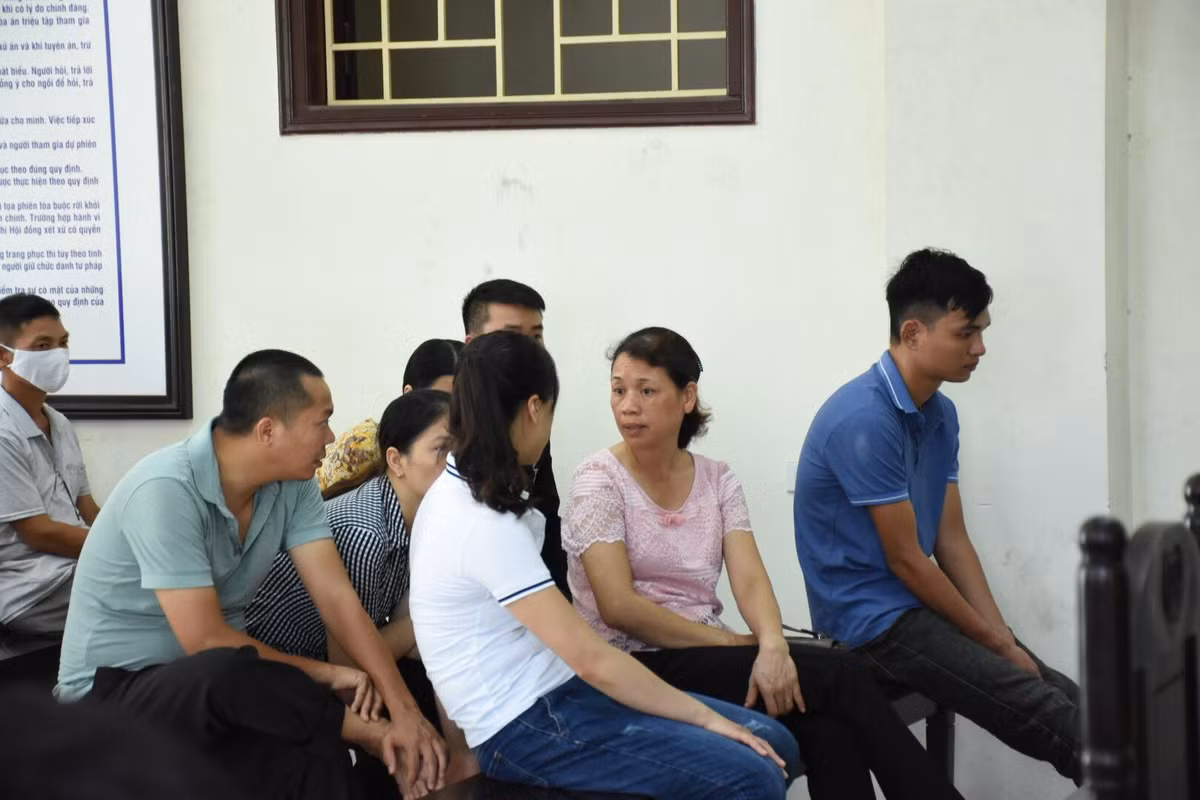 Khoảng 10h ngày 3/12/2019, chị Nguyễn Thị Hạnh (30 tuổi, trú tại phường Bồ Xuyên, TP Thái Bình) lấy 1 cốc trà sữa trong tủ lạnh ra mời chị Đoàn Thị Hương (31 tuổi, cùng là điều dưỡng viên) uống nhưng chị này không uống. Chị Hạnh dùng ống hút chọc vào cốc trà sữa, uống được khoảng 2 ngụm thì chạy vào nhà vệ sinh nhổ ra và nói "Hương ơi, trà sữa này sao ấy" và tiếp tục súc miệng. Sau đó, các điều dưỡng thấy nạn nhân ngã nằm co quắp trên sàn nhà vệ sinh với biểu hiện da mặt nhợt nhạt, miệng sùi bọt. Dù khẩn trương đưa nạn nhân xuống phòng cấp cứu sau đó nhưng chị Hạnh đã tử vong.