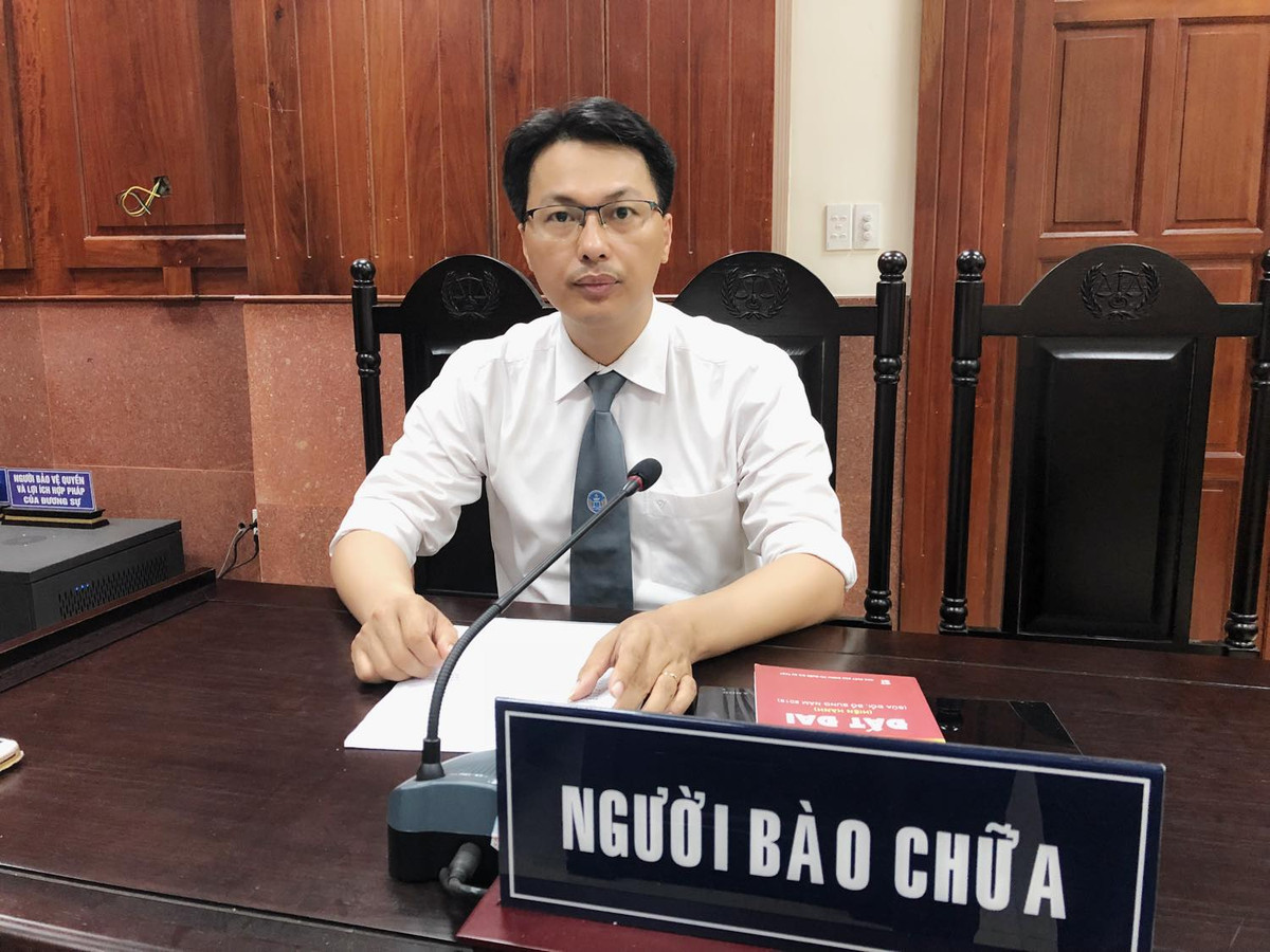 Xit con vao mat nguoi nhac deo khau trang: Con do... xu ly hinh su?-Hinh-2