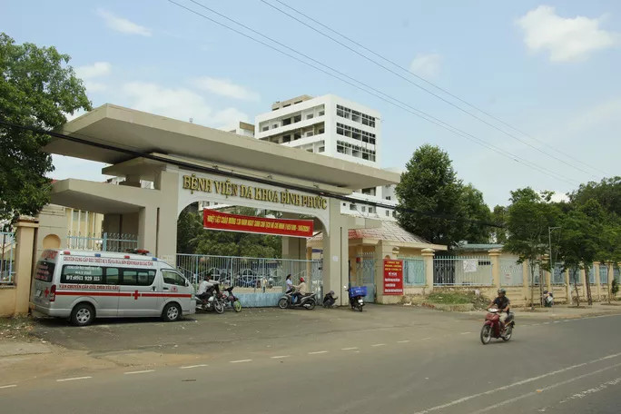 Be trai tu vong sau ca mo lay dinh o tay: Trach nhiem BV Binh Phuoc?