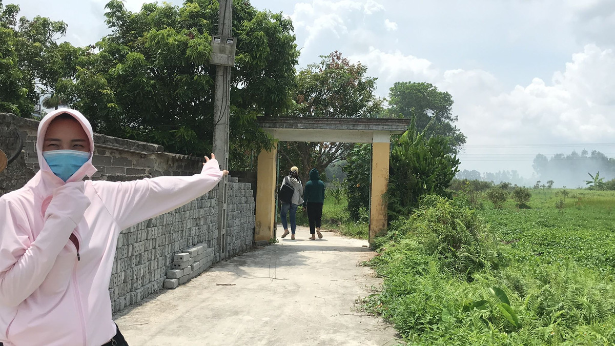 Khi thấy PV về địa phương tìm hiểu, nhiều người dân thôn Bích Đồng đã bày tỏ mong muốn xã Quang Phục có trách nhiệm hơn trong việc xử lý bãi rác, tránh ảnh hưởng đến cuộc sống người dân. Tuy nhiên, những tiếng kêu thống thiết ấy dù đến tai chính quyền địa phương nhưng rác vẫn đốt, khói vẫn mù mịt ngày đêm.