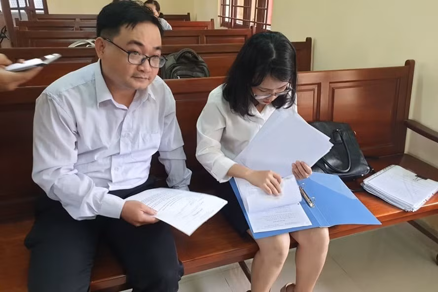 Thay giao TPHCM cho hoc sinh dien canh nong: Kien nha truong... co lo?-Hinh-2