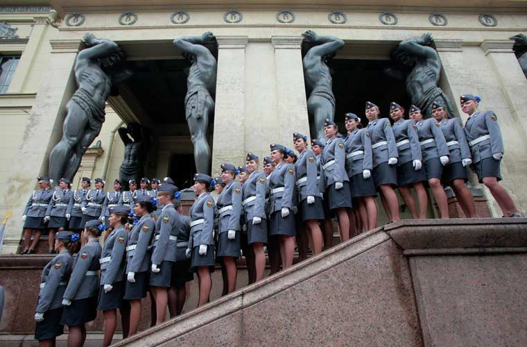 Sẵn sàng chiến đấu, hi sinh bảo vệ đất nước Nga.