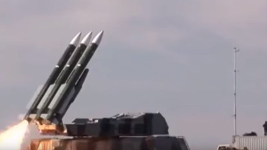 Theo thông báo, máy bay quân sự Nga cất cánh từ căn cứ không quân Hmeimim chỉ vài phút trước khi diễn ra cuộc tấn công nhằm vào ngoại ô thủ đô Damascus gần như đã trở thành nạn nhân của "hỏa lực thân thiện".