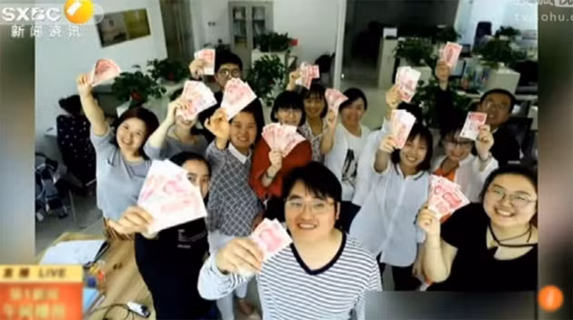 Chuyen la hom nay: Cong ty thuong tien cho nhan vien neu giam duoc can