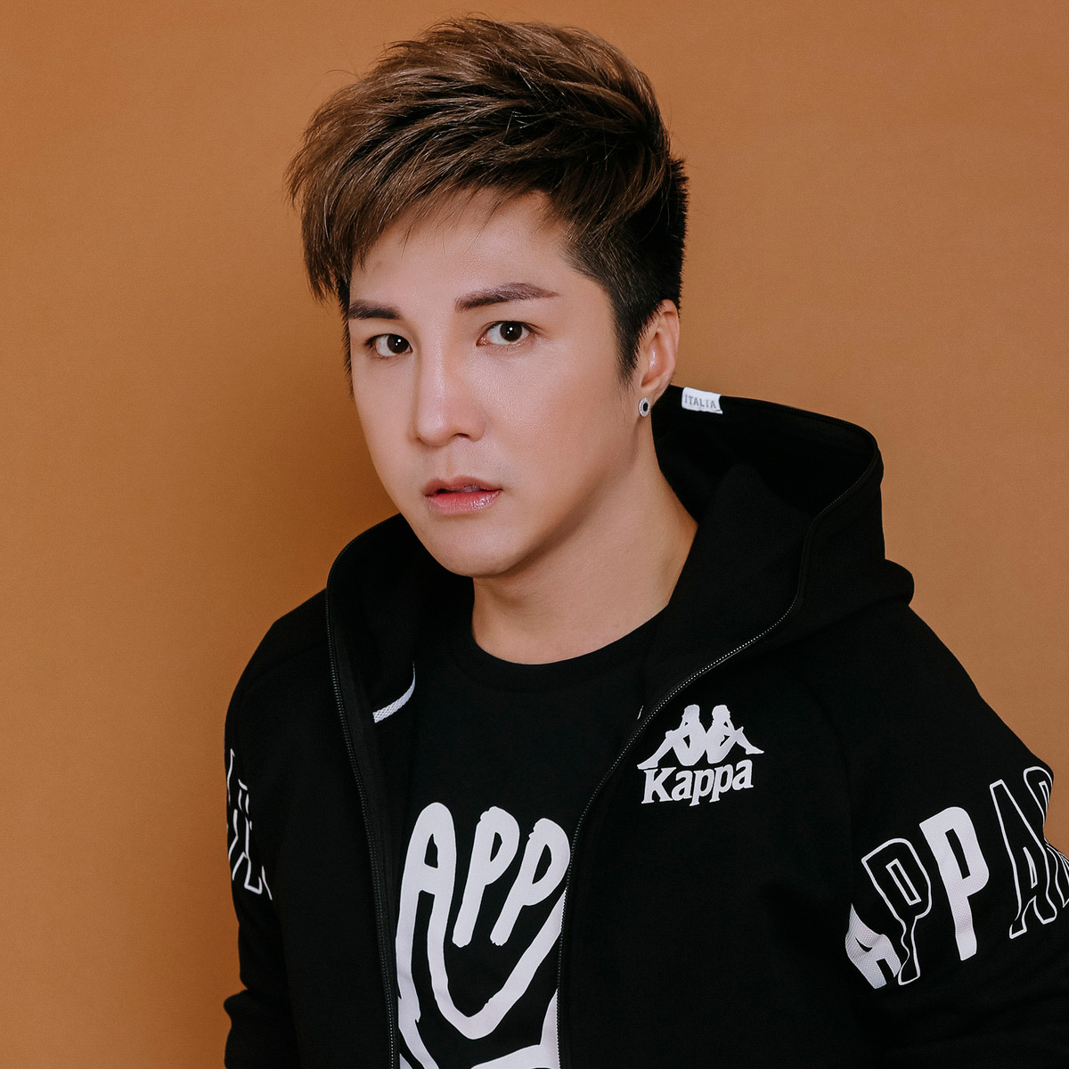 Lâm Chấn Khang được biết đến với danh xưng là “ông hoàng nhạc miền Tây”. Ngoài chăm chỉ chạy show, Lâm Chấn Khang còn phát triển kênh YouTube với gần 5 triệu lượt đăng ký. Ảnh: Zing