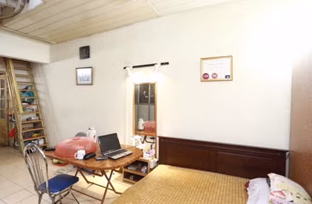 Chỗ ngủ giản dị trong căn nhà của Hoa hậu Đỗ Mỹ Linh. Ảnh: Dân Việt