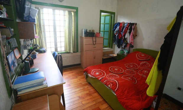 Phòng ngủ của Đỗ Mỹ Linh nhỏ gọn và giản dị. Ảnh: Pháp luật &amp; bạn đọc