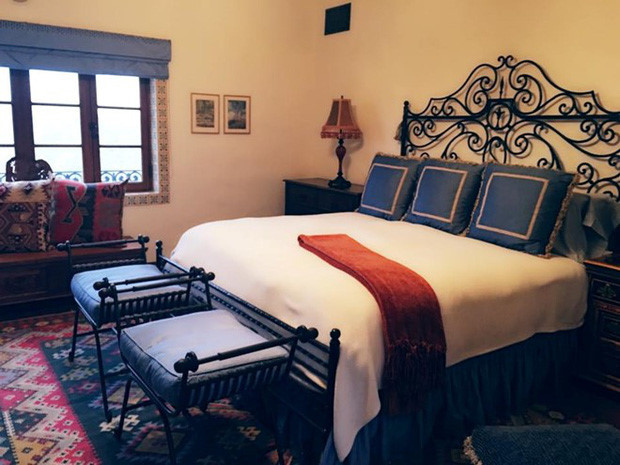 Phòng ngủ đậm chất cổ kính. Ảnh: Internet