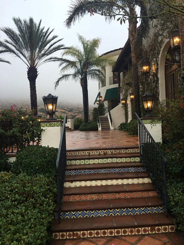 Tổng diện tích của cả khu biệt thự lên tới 50.000 m2, bao gồm một trang trại cưỡi ngựa và dinh thự rộng hơn 17.000m2. Ảnh: Internet