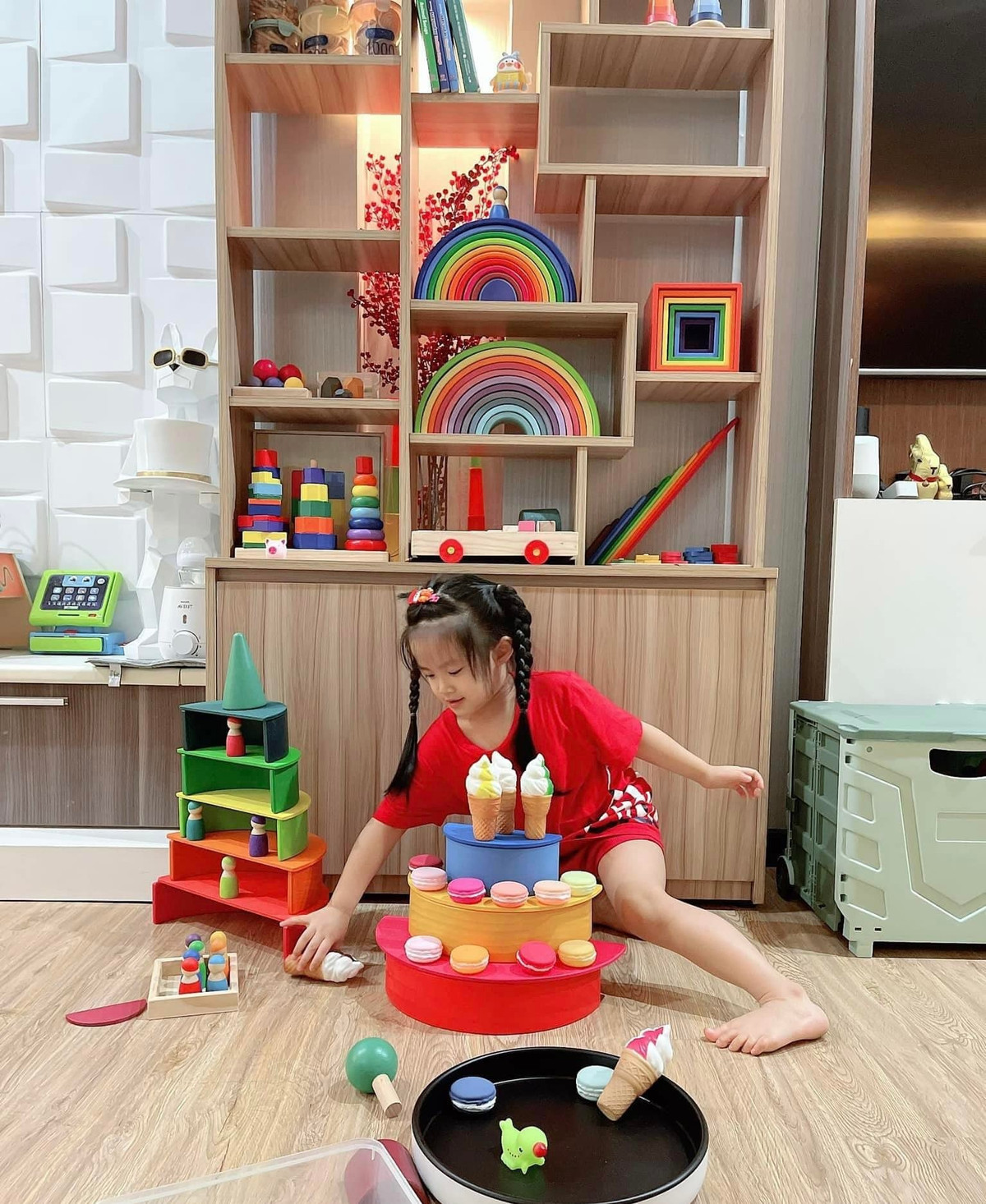 Nữ diễn viên cũng rất chú trọng đến không gian vui chơi của các con. Ảnh: FBNV