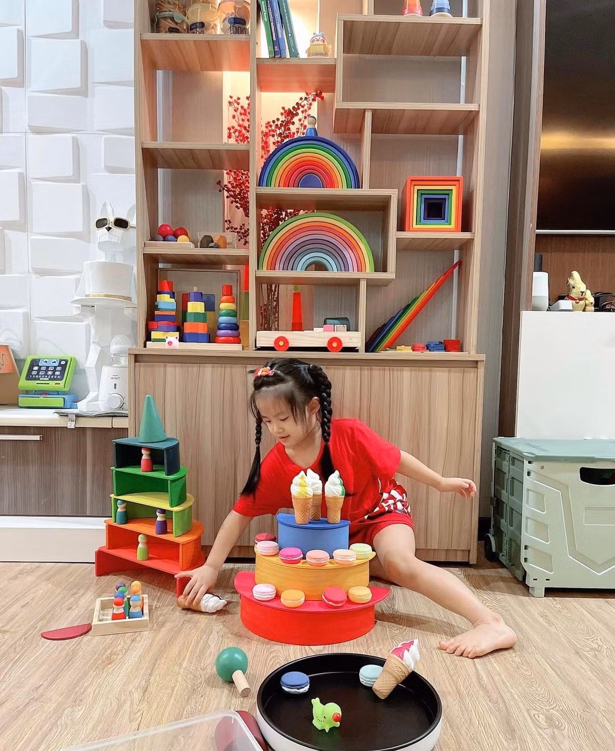 Nữ diễn viên cũng rất chú trọng đến không gian vui chơi của các con. Ảnh: FBNV