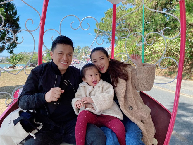 Có gì trong căn nhà của Lam Trường và vợ trẻ ở Mỹ? Co gi trong can nha cua Lam Truong va vo tre o My?