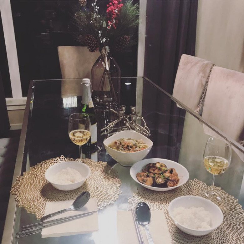 Khu vực bàn ăn khá đơn giản nhưng hiện đại.