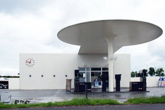 Một trạm xăng mang phong cách tối giản hiện đại tại thủ đô Copenhagen (Đan Mạch) là một trong những trạm xăng được đánh giá là đẹp nhất ở đất nước Bắc Âu. Ảnh: Getty