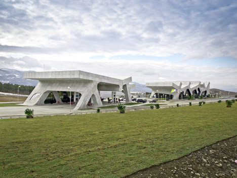 Cây xăng Rest Stops ở Gori, Georgia (Mỹ) mang kiến trúc độc đáo với cấu trúc bê tông khổng lồ đã nhận được giải thưởng Architizer A+ Award 2013 do người dân tại hơn 100 quốc gia bình chọn. Ảnh: Getty