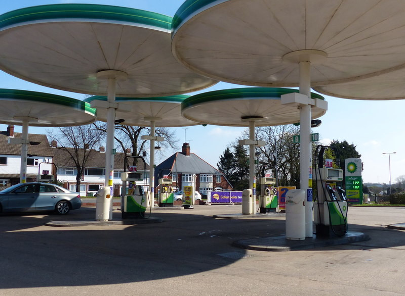 Trạm xăng Red Hill ở Birstall, gần Leicester (Anh) còn giữ lại thiết kế phong cách tương lai Pegasus mà American Eliot Noyes với những mái che hình tròn độc đáo. Ảnh: Wikipedia