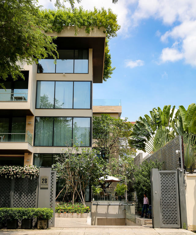 Đặng Thu Thảo đang sống trong căn biệt thự bề thế tại trên trục đường lớn tại Quận 1, TP HCM.