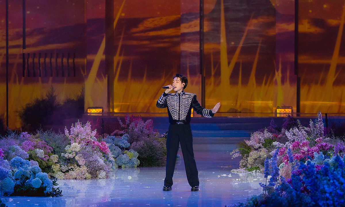 Đáng chú ý, nhiều ca sĩ nổi tiếng như Đúc Phúc, Tố My cũng góp mặt trong hôn lễ bạc tỷ này. Ảnh: Ngoisao.