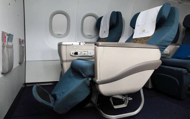 Airbus A321 được chia làm 2 hạng ghế là hạng ghế thương gia và hạng ghế phổ thông. Khoảng cách các ghế được thiết kế trên A321 từ 97-114cm. Ảnh: Vietnamairlines