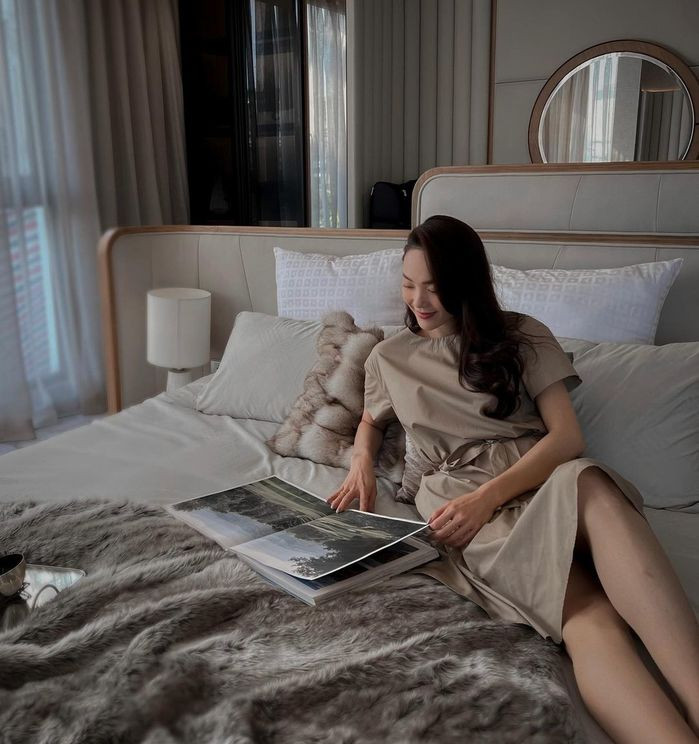 Căn hộ có view nhìn ra trung tâm TP HCM và được bài trí tinh tế.