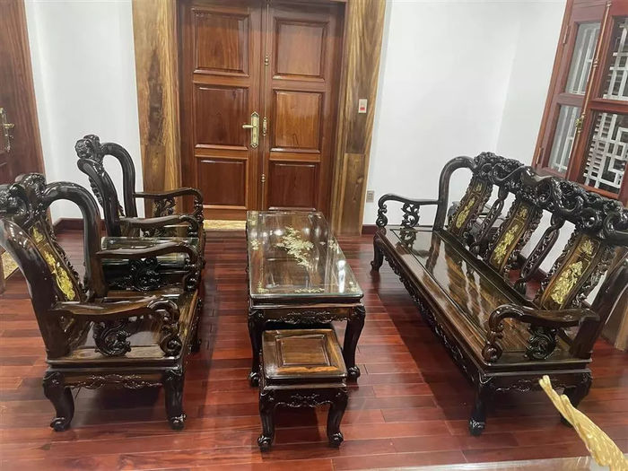 Có thể thấy, nhà mới của mẹ ruột Phạm Hương không chỉ hoành tráng bên ngoài mà còn xa hoa cả bên trong.