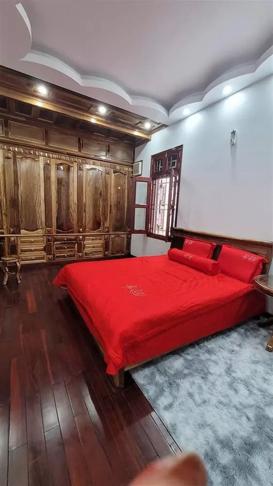 Không gian phòng ngủ cũng khá đơn giản nhưng ấm cúng.