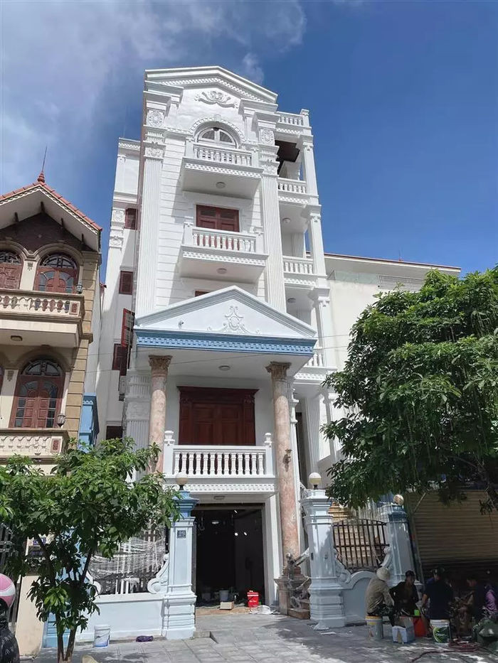 Mới đây, mẹ ruột của Hoa hậu Phạm Hương khiến nhiều người ngỡ ngàng khi khoe cơ ngơi mới hoành tráng ở Hải Phòng.