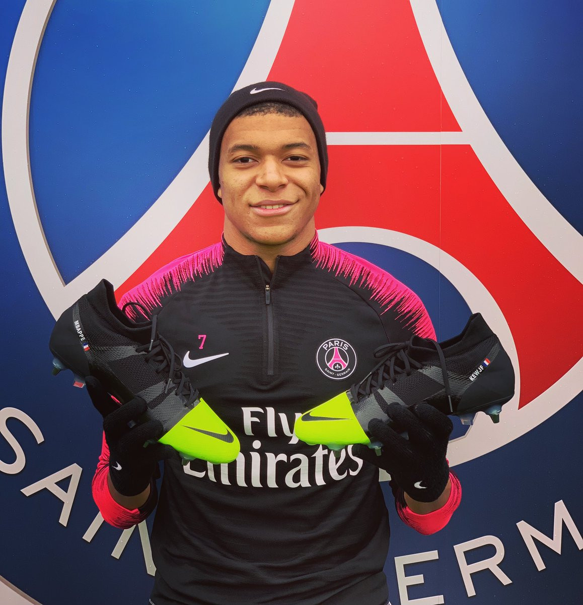 Ngoài bóng đá, Kylian Mbappe có nhiều hợp đồng quảng cáo với các hãng thời trang cao cấp như Nike và EA Sports... Ảnh: Twitter