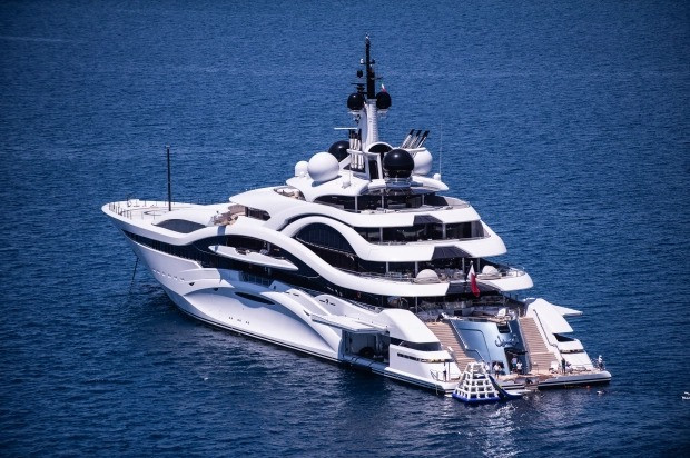 Siêu du thuyền trị giá hơn 400 triệu USD của Hoàng gia Qatar là một trong những du thuyền sang trọng bậc nhất thế giới. Ảnh: Luxury Lauches