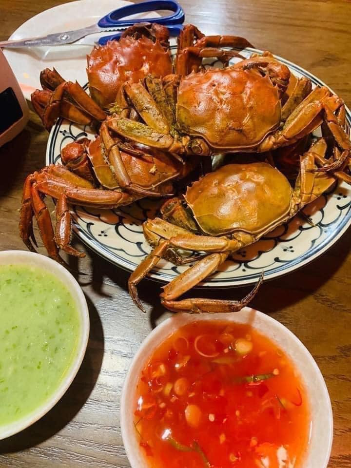 Tuy nhiên, theo một người từng sống nhiều năm ở Trung Quốc, cua lông đang bán dưới 1 triệu đồng/kg trên chợ mạng chắc chắn không phải cua lông Thượng Hải thả tự nhiên ở hồ Dương Trừng.