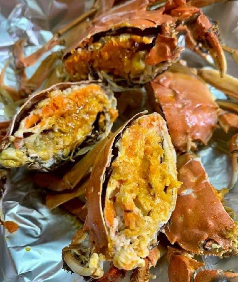 Một vài tiểu thương rao bán cho biết, cua lông Thượng Hải nhập khẩu trực tiếp từ Thượng Hải có giá sỉ khoảng 500.000 đồng/kg size VIP 5-7 con/kg, còn giá bán lẻ ít nhất từ 600.000 đồng/kg.