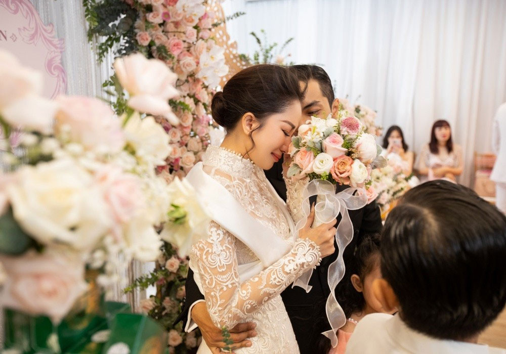 Dù khá kín tiếng về bản thân nhưng theo nhiều thông tin, gia đình Phan Hiển cũng thuộc dạng giàu có. Cả nhà anh đều hoạt động trong lĩnh vực bất động sản và là những doanh nhân nổi tiếng tại Sài Gòn. Ảnh: Người đưa tin