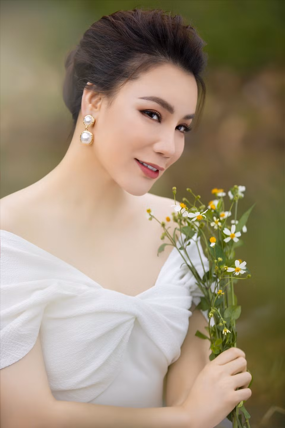  Hồ Quỳnh Hương là một trong những nữ ca sĩ nổi tiếng nhất của dòng nhạc trẻ ở Việt Nam. Tuy nhiên, từ lâu Hồ Quỳnh Hương đã rút lui khỏi showbiz, lui về cuộc sống kinh doanh. Ảnh: Lao động