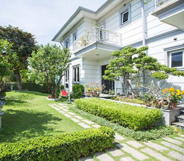 Biệt thự của Hồ Quỳnh Hương nằm trên mảnh đất rộng 600m2, được trang hoàng theo phong cách hoàng gia. Ảnh: Facebook