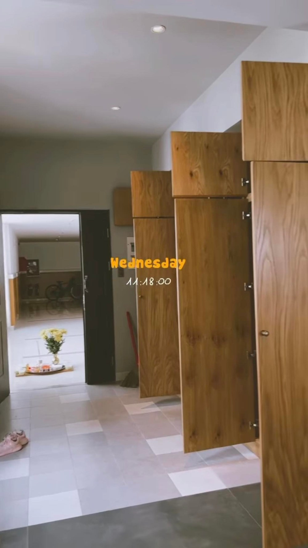 Trên trang Facebook cá nhân, Phạm Quỳnh Anh chia sẻ đoạn clip khoe không gian căn hộ mới. Có thể thấy, nhà mới của Phạm Quỳnh Anh nằm trong chung cư cao cấp. Ảnh: FB Phạm Quỳnh Anh