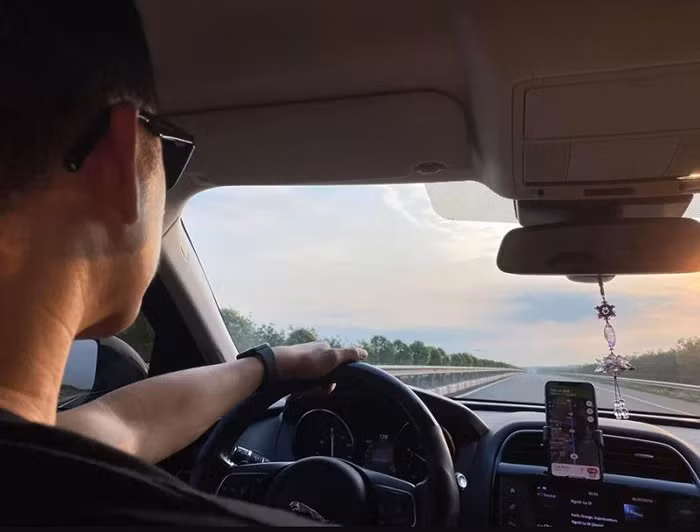 Năm ngoái, Lương Thế Thành - Thuý Diễm thường chia sẻ hình ảnh điều khiến chiếc Jaguar F-Pace được bán 3,6 tỷ đồng. Ảnh: FBNV