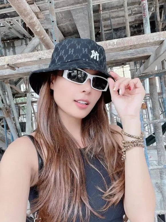 Vào cuối năm 2020, Thúy Diễm cũng từng khoe một cơ ngơi được xây dựng dang dở. Ảnh: FBNV