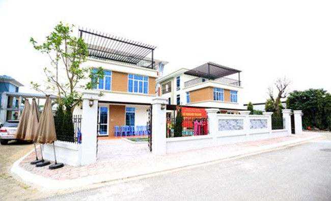 Căn nhà này nằm ngay trong khuôn viên Trung tâm đào tạo bóng đá trẻ VFF, bên cạnh Liên đoàn Bóng đá Việt Nam. Ảnh: SBS