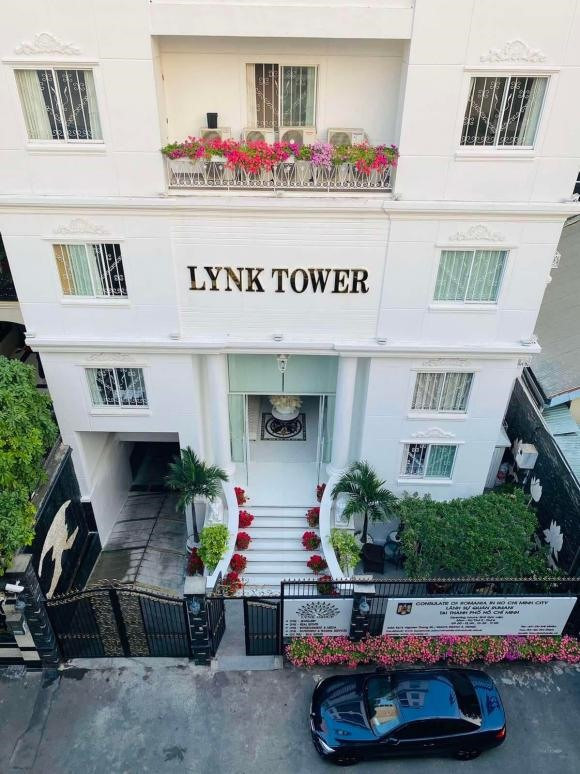 Ngoài ra, Lý Nhã Kỳ còn sở hữu một căn biệt thự khác mang tên Lynk Tower gồm 9 tầng ở TP HCM.