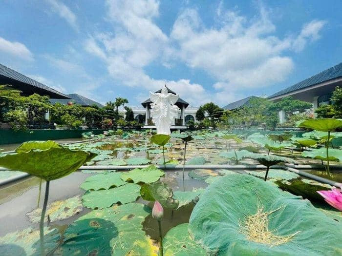 Công trình có tổng diện tích lên đến 6.000m2. Chi phí xây dựng và nội thất ước khoảng 2 triệu USD (hơn 47 tỷ đồng).