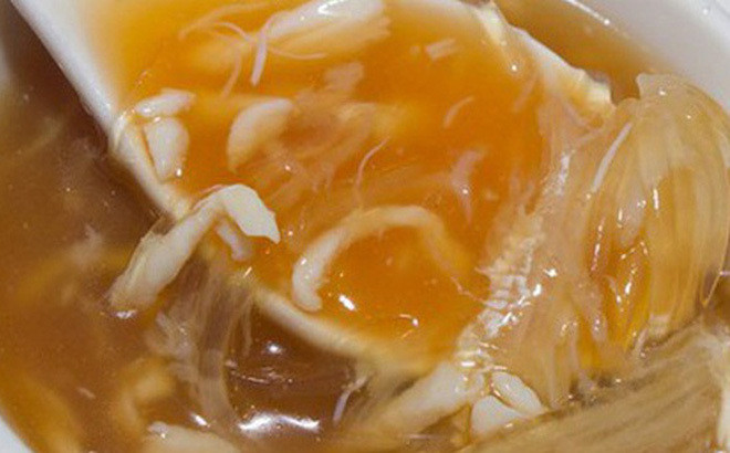 Trên thị trường, giá một bát súp vi cá mập khoảng 2 -3 triệu đồng, vô cùng đắt đỏ. Ảnh: Gary Pang