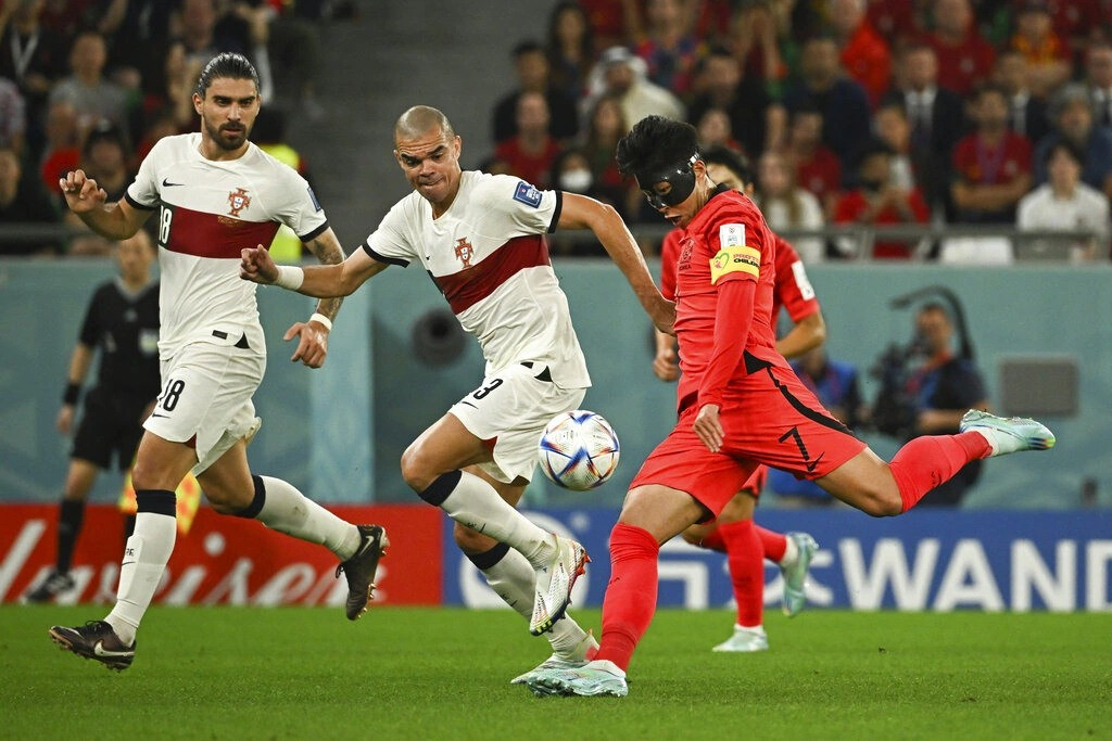 Son Heung Min được xem là ngôi sao đẳng cấp ngoại hạng và bản anh hùng ca Hàn Quốc. Anh đang thi đấu cho Tottenham Hotspur và sẽ ở lại câu lạc bộ này ít nhất đến 2025. Ảnh: AP