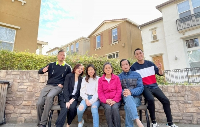 Ở tuổi hơn 40, ca sĩ Nhật Kim Anh có cuộc sống sung túc tại Mỹ bên gia đình.