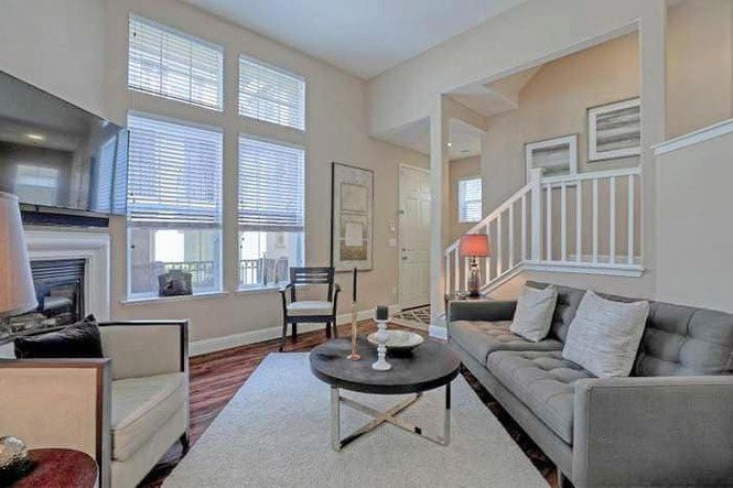 Phòng khách rộng rãi và thông thoáng.