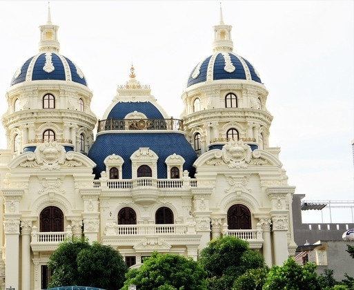 Biệt thự bị kê biên của đại gia Phát "dầu" có diện tích rộng hơn 1.000m2 mặt sàn, ước tính trị giá khoảng vài trăm tỷ đồng. Ảnh: Suckhoedoisong