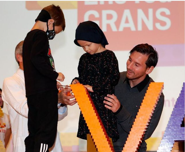 Không những thế, Messi còn chăm làm từ thiện. Quỹ Lionel Messi, được thành lập vào năm 2007 với sự hợp tác của UNICEF, giúp đỡ những trẻ em dễ bị tổn thương trên khắp thế giới. Ảnh: Instagram