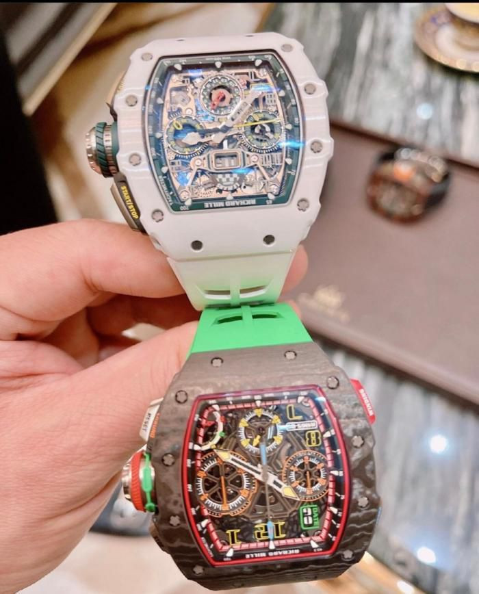 Ngoài biệt thự, chồng cũ Lệ Quyên còn có thú vui sưu tập đồng hồ đắt tiền. Nguồn ảnh: FB, Instagram