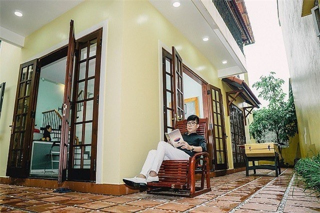 Nhà gồm 3 tầng lầu mang kiến trúc kiểu cổ xưa, không gian thoáng đãng. Ảnh: Lao động