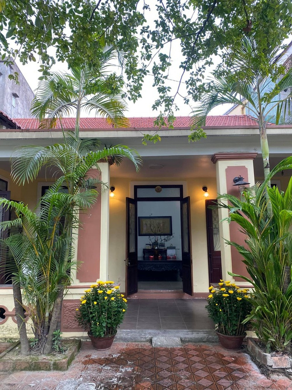 Căn biệt thự của Long Nhật tại Huế có diện tích hơn 500m2, trị giá khoảng 21 tỷ đồng. Ảnh: Dân trí