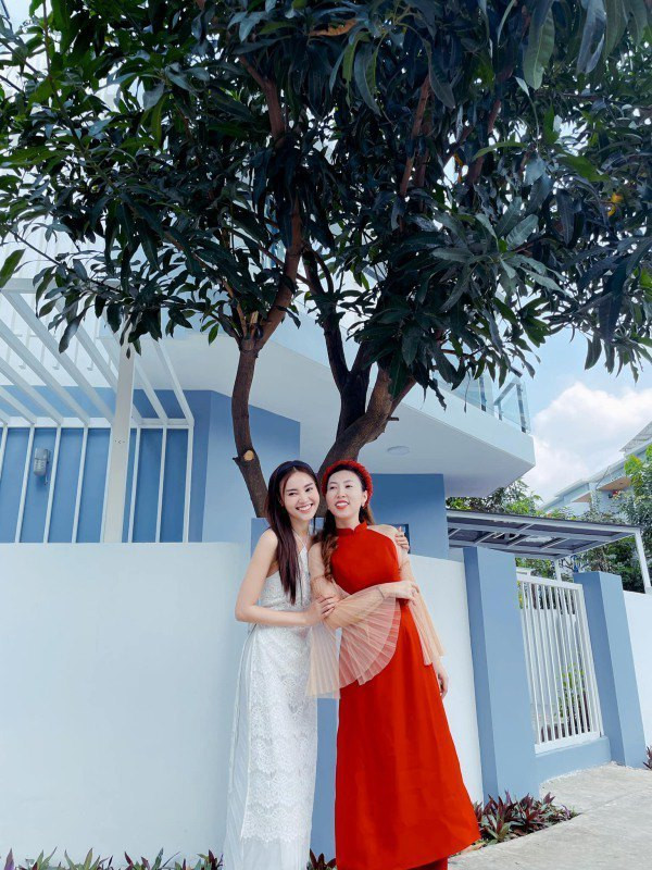 Trước đó, gia đình nữ diễn viên đang sống trong căn biệt thự cao cấp khác. Ảnh: FBNV